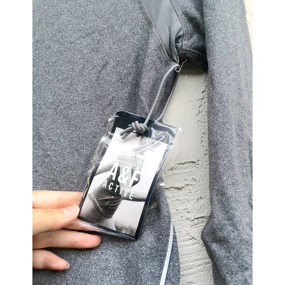 A&F Woman's Active Long Sleeve Tee in Heather Grey (medium) - Picture 3 of 9